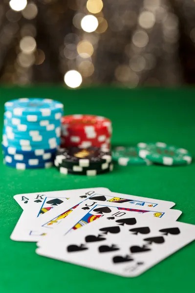 matauangslot live roulette table with multiple players and live dealer
